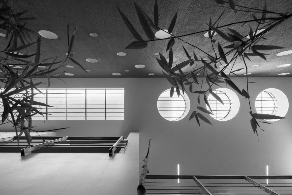 Internal Court of The Floating Parasol House by LIJO.RENY.architects