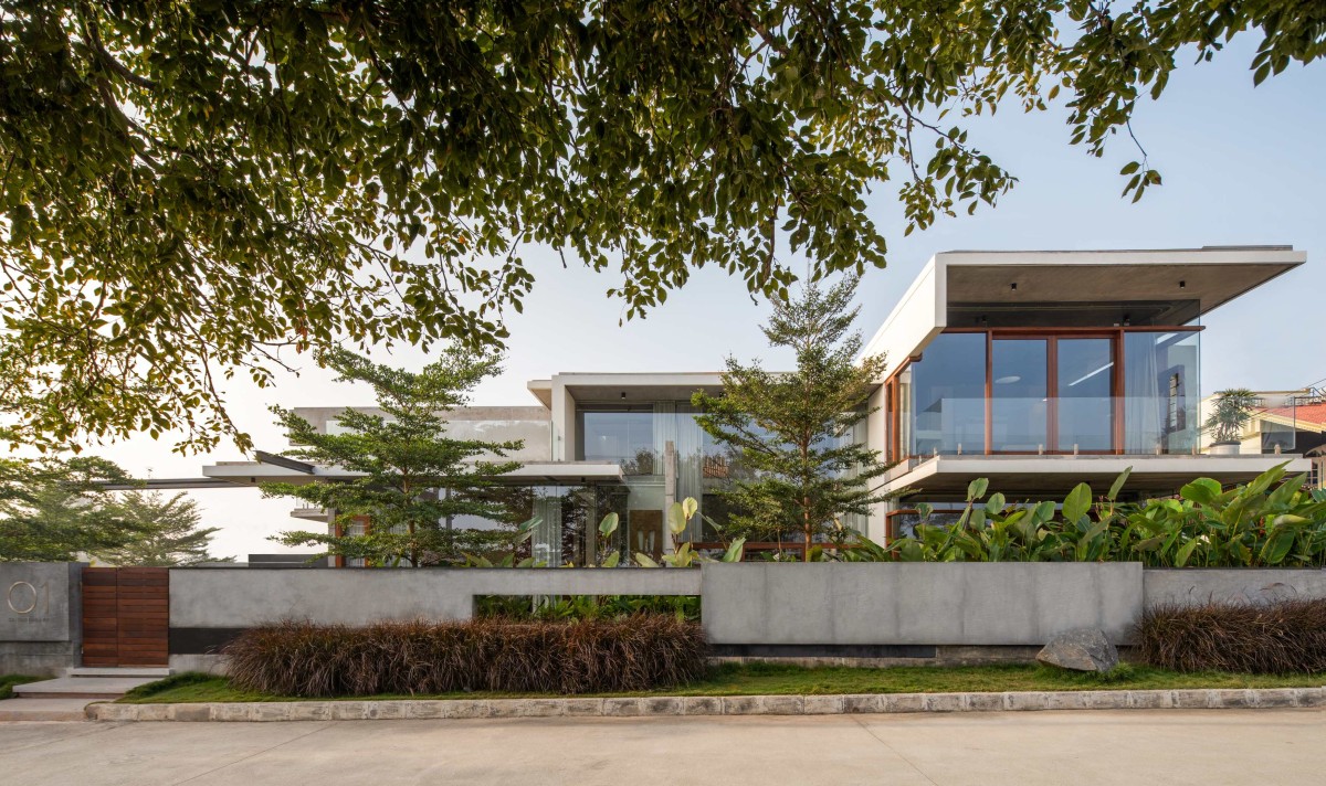 Exterior view of The Quarry House by Crest Architects