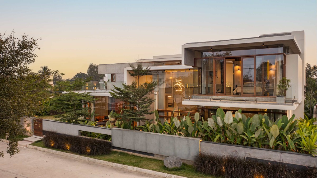 Dusk light exterior view of The Quarry House by Crest Architects