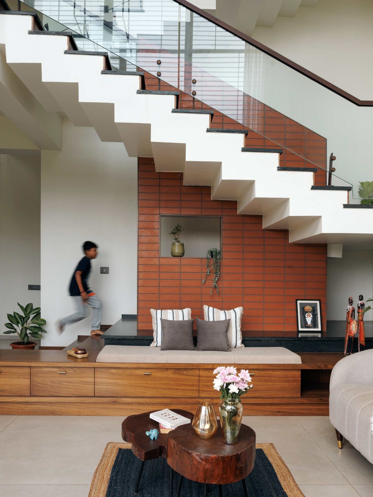 Living room of House of Terraces by Akshata Shenoy Design Studio and Studio HC