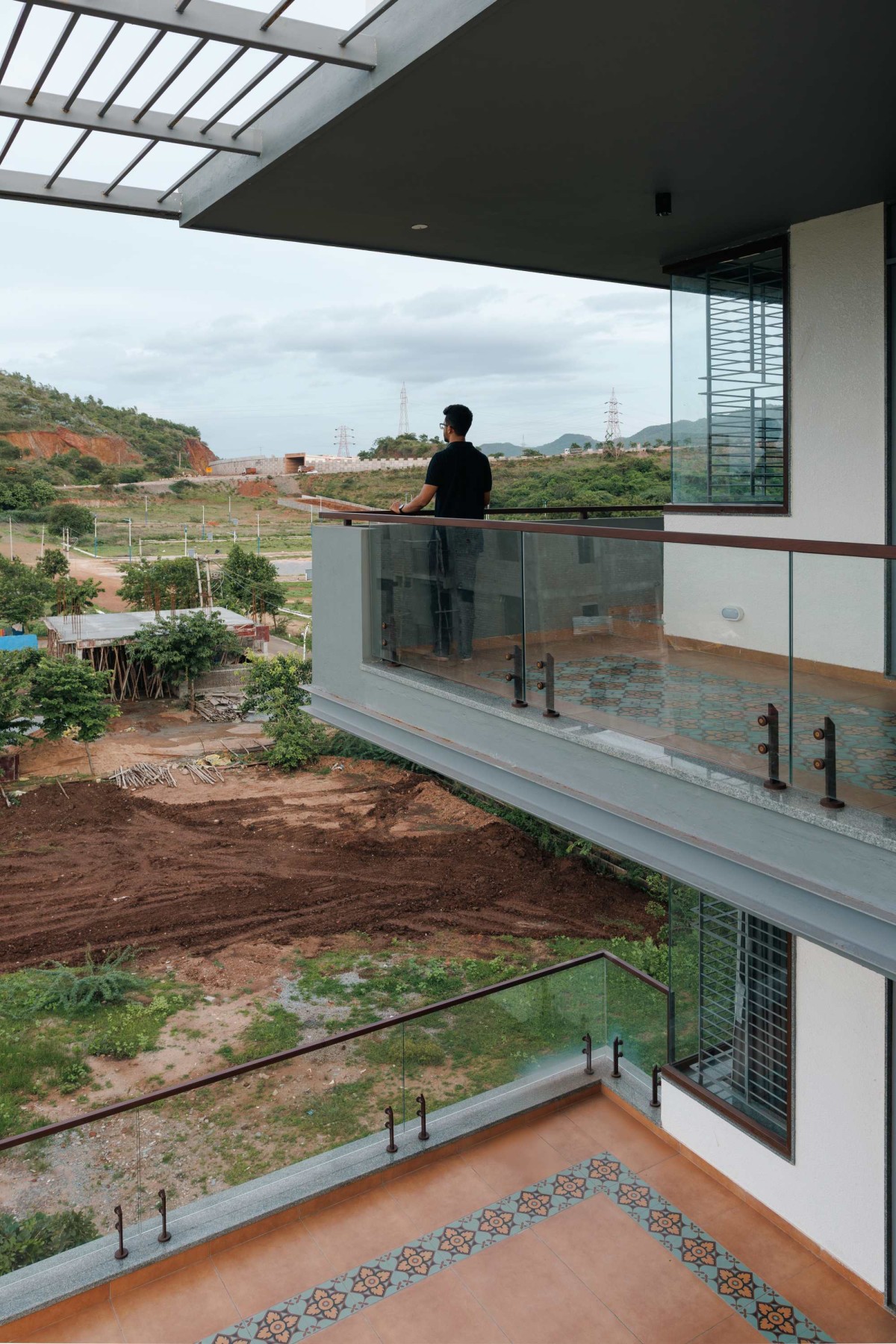 Balcony of House of Terraces by Akshata Shenoy Design Studio and Studio HC