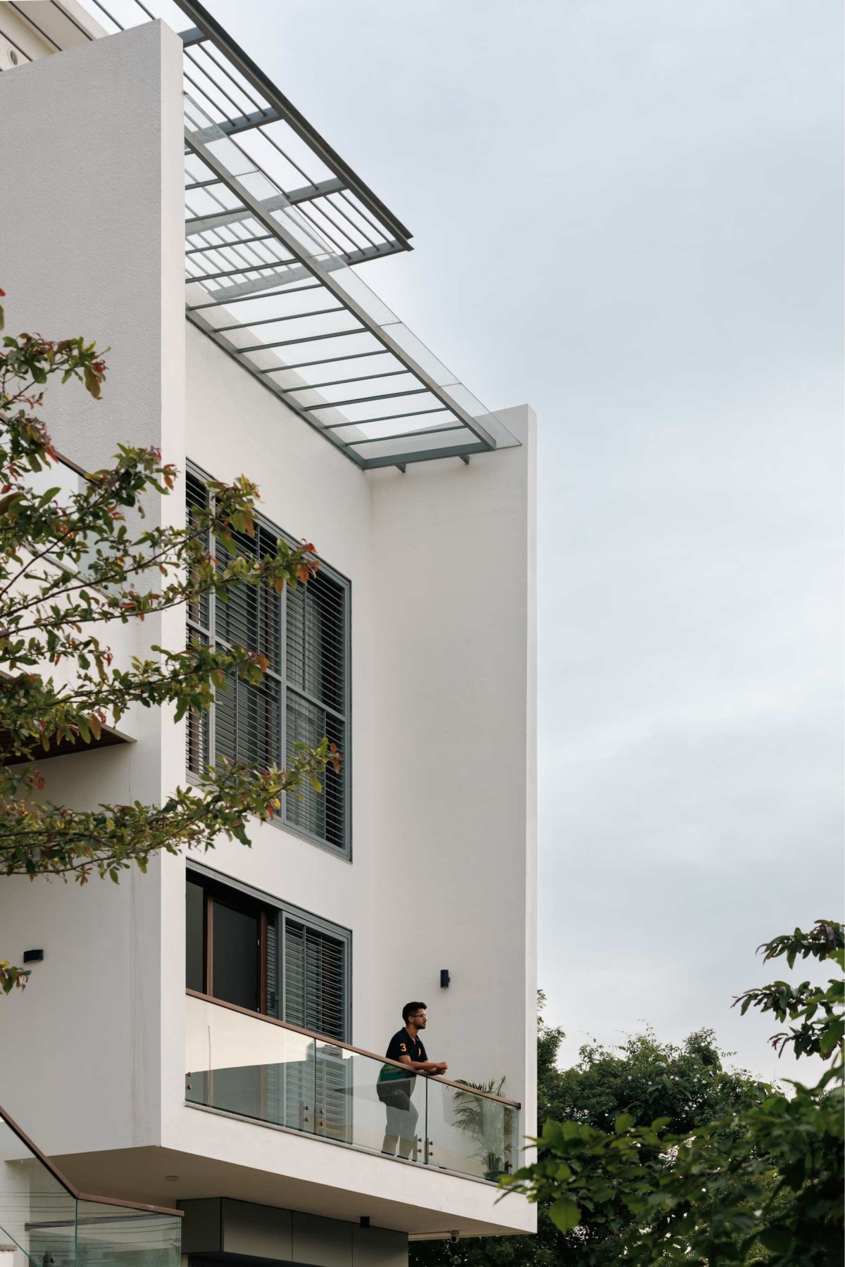 Balcony of House of Terraces by Akshata Shenoy Design Studio and Studio HC