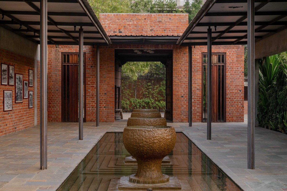 Entrance Court of Under The Neem Tree by Studio HPA