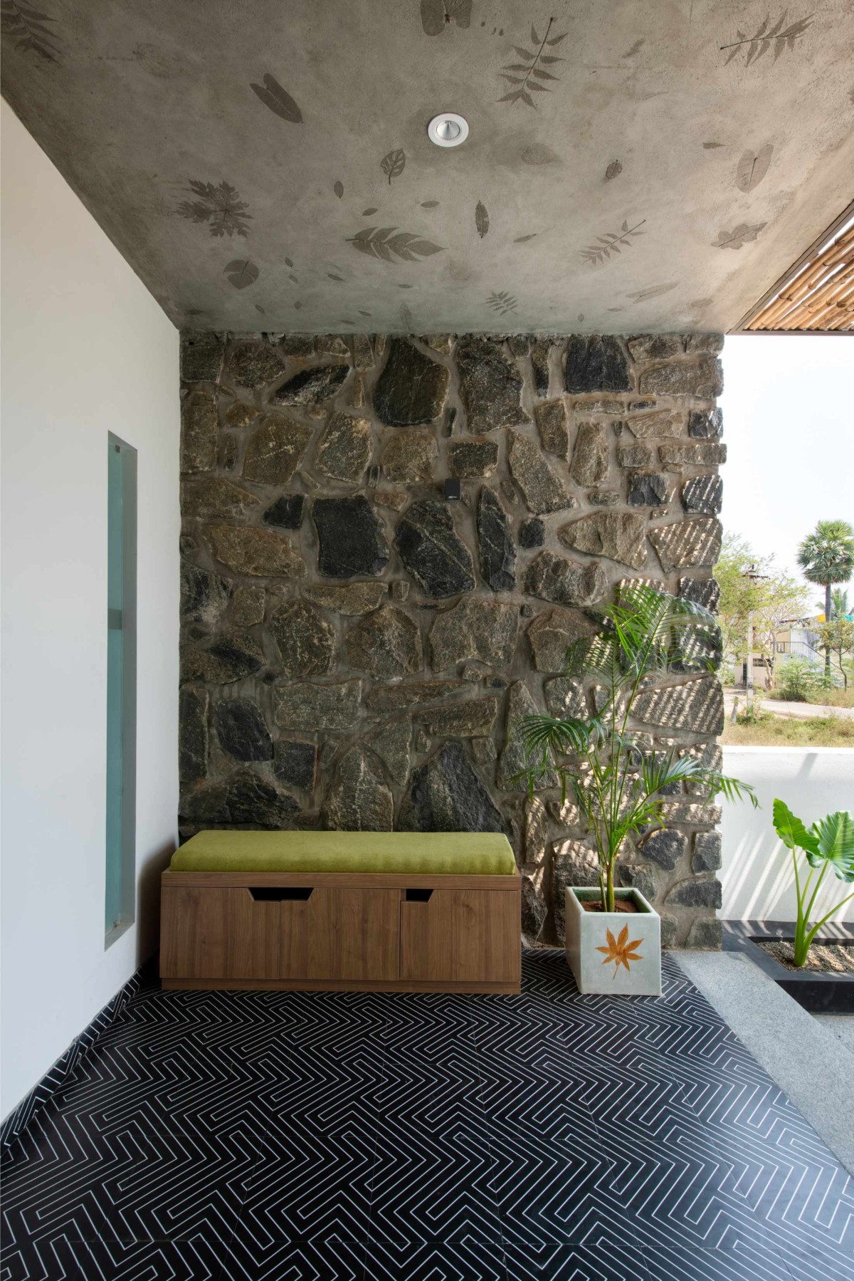 Leaf Imprint Plastering View of Neem House by Hashone Design Studio