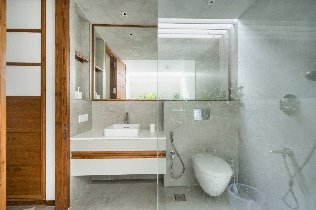 Toilet of Peringattil Veedu by Studio Homosapiens