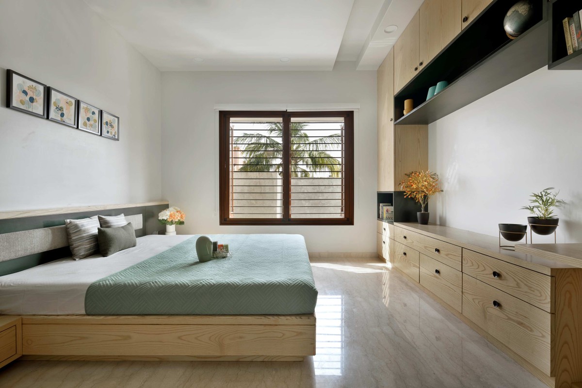 Guest Bedroom of The Shah House by Jihan Associates