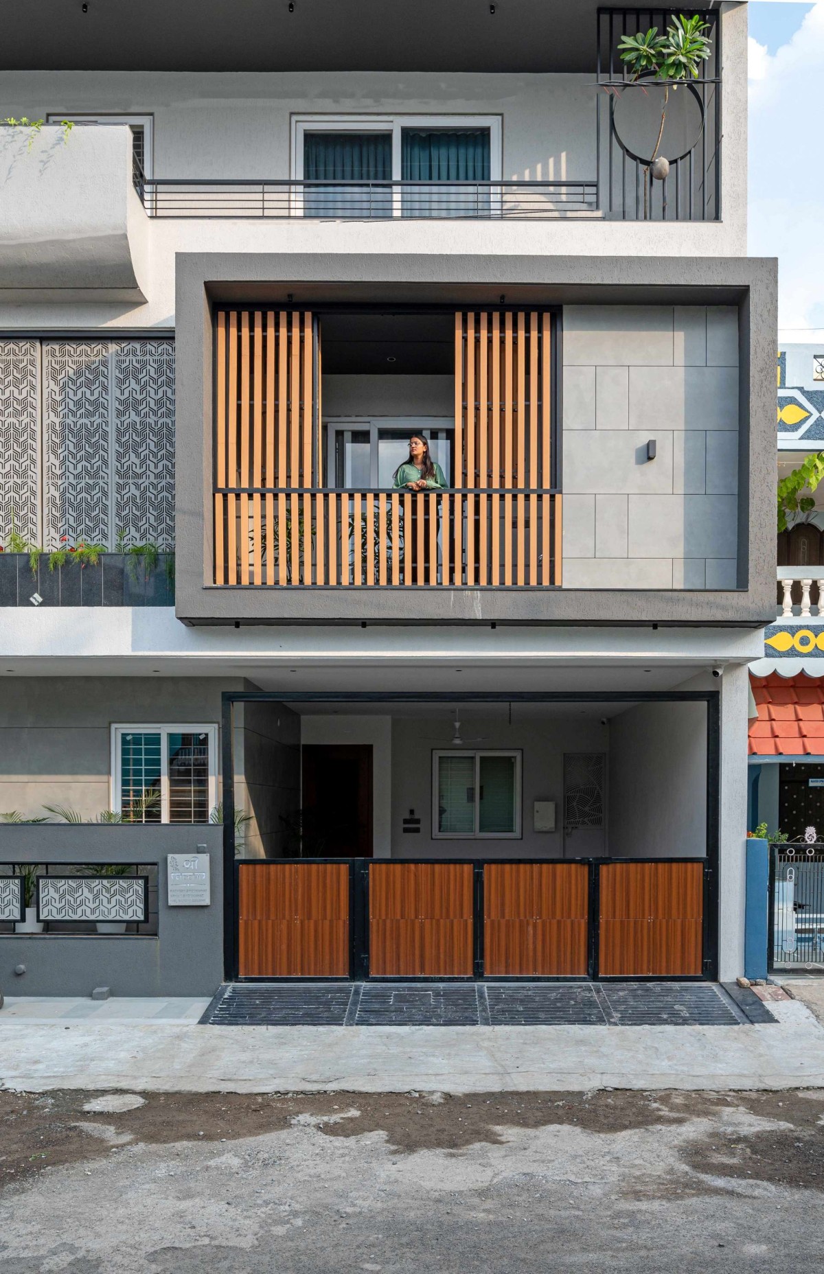 Main entrance of The Screen House by Mohit Jain & Architects