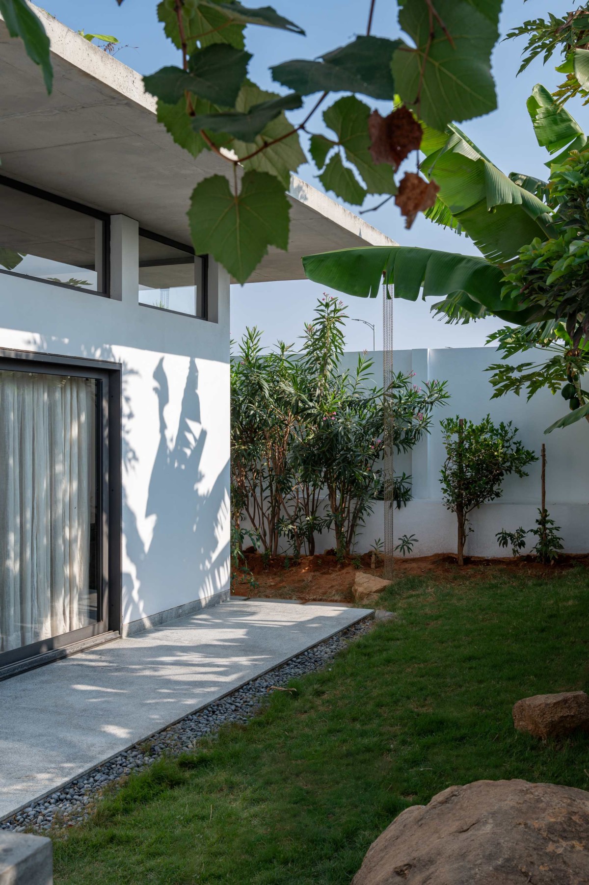 Backyard Patio of Samam House by ma+rs