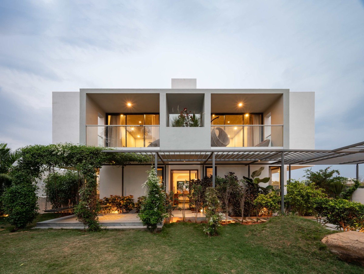 Dusk light exterior view of Samam House by ma+rs