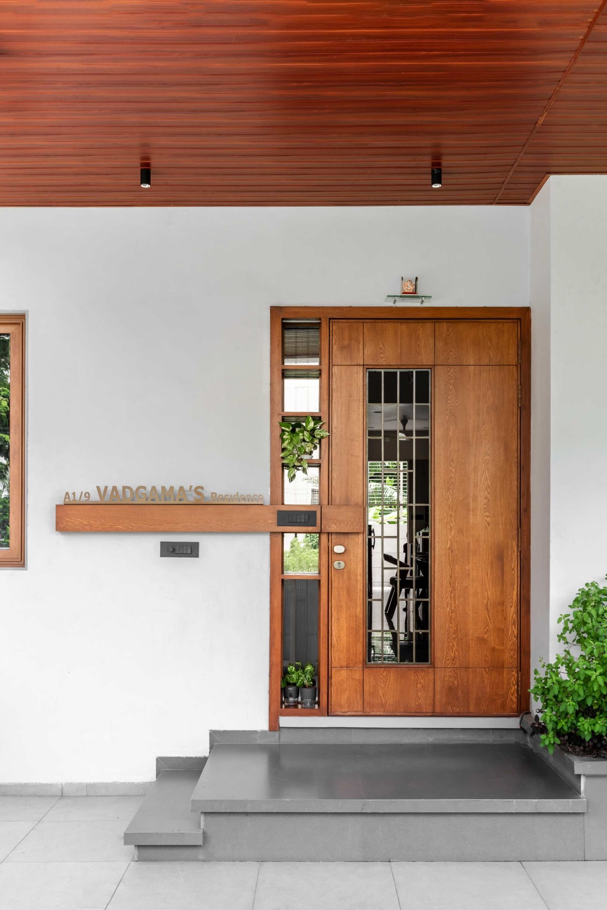 Entrance of Vadgama’s Residence by J Architects