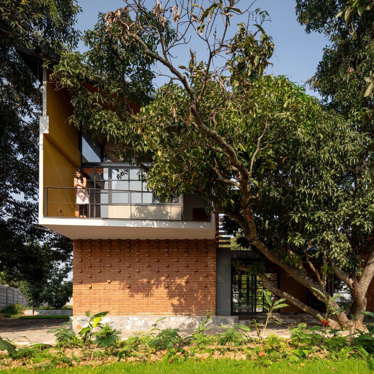 Exterior view of Between the Mango Trees by Enviarch Studio