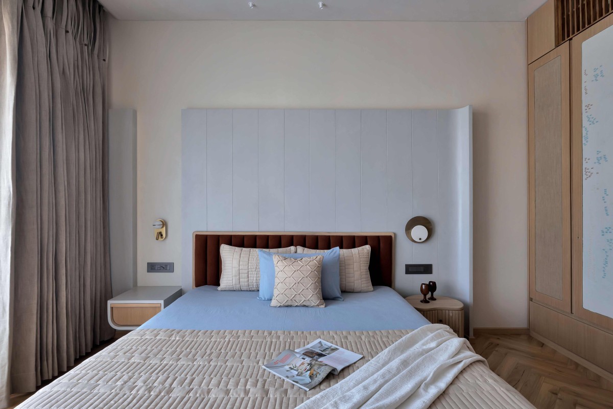 Guest Bedroom of Donda House by Architecture Firm