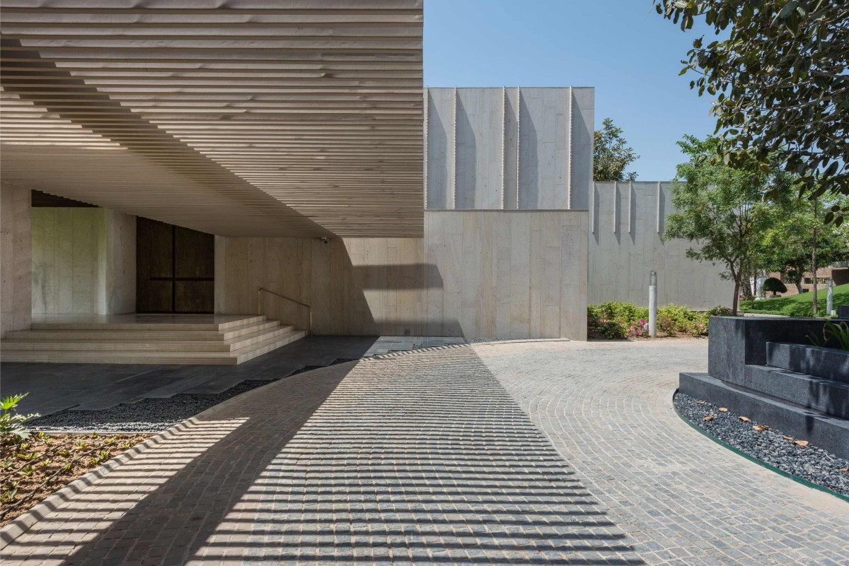 Entry Passage of The House Of Secret Gardens by SPASM Design Architects