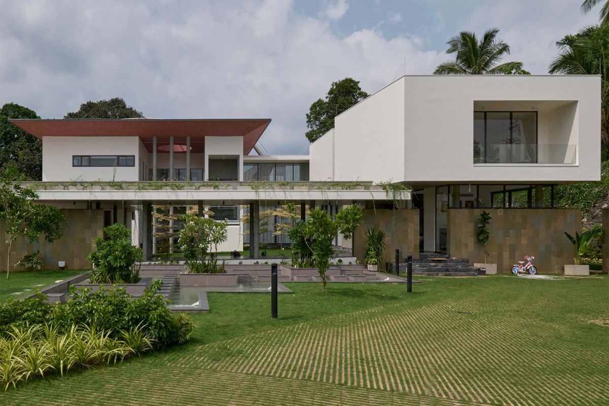 Payyavoor House by SOHO Architects