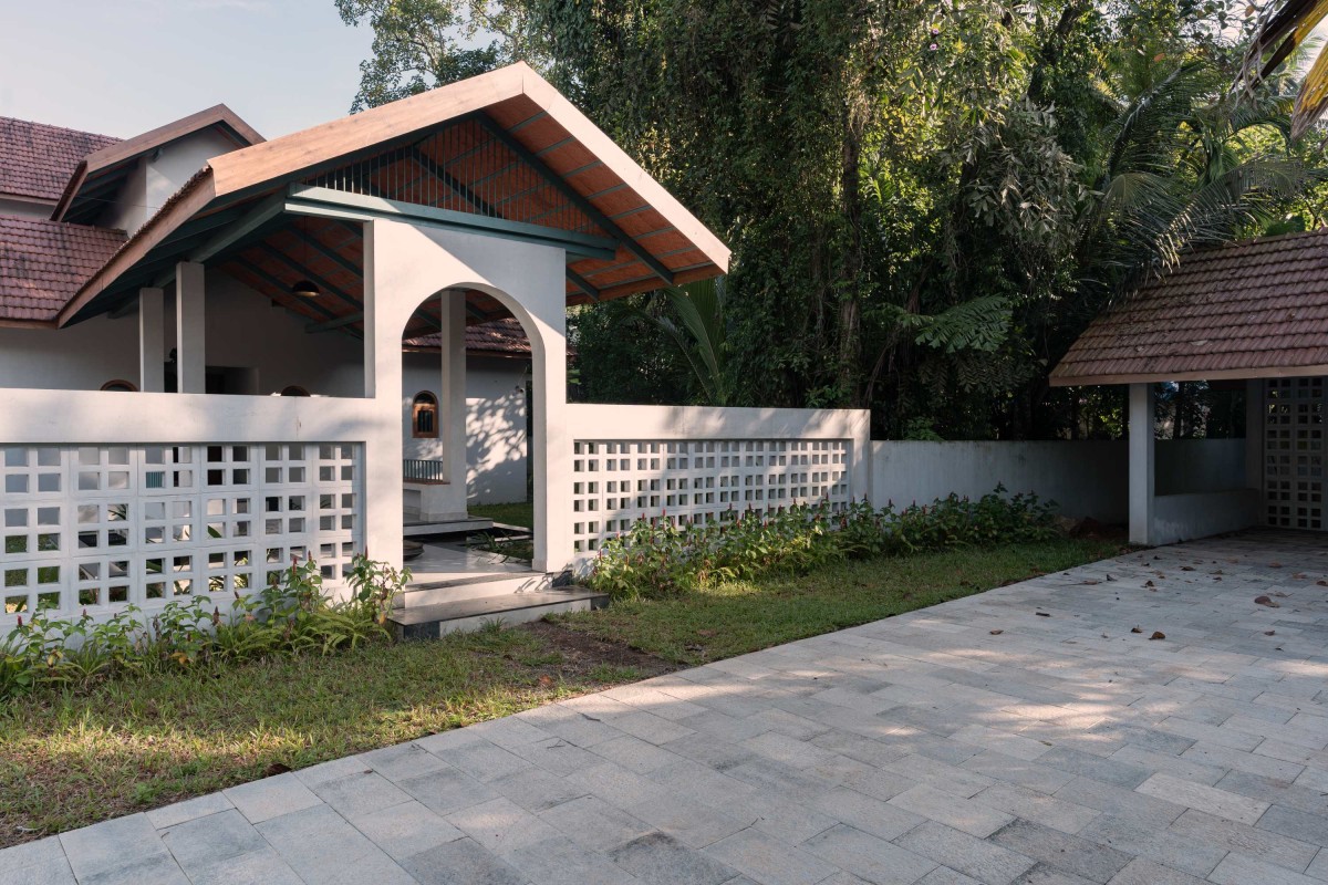 Exterior view of Nadumuttam by i2a Architects Studio