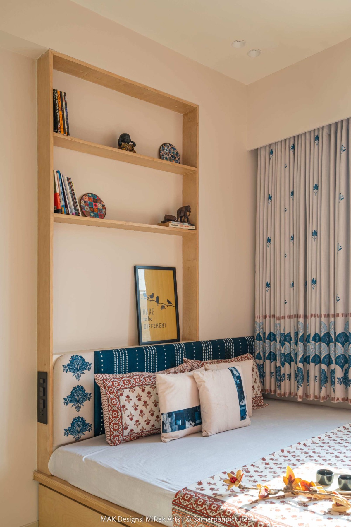 Guest Bedroom of A 2BHK Canvas by MAK Designs & MiRak Arts