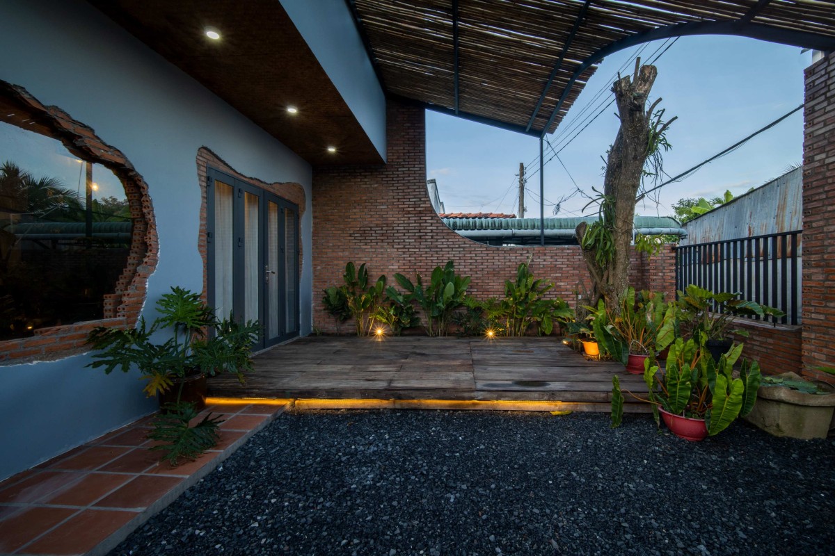 Entry porch of Noah's Nest by Archiro Vietnam