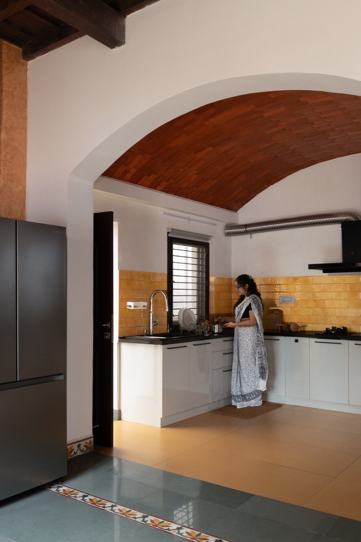 Kitchen of Nithin Rao's Residence by Praangana Earthern Architecture