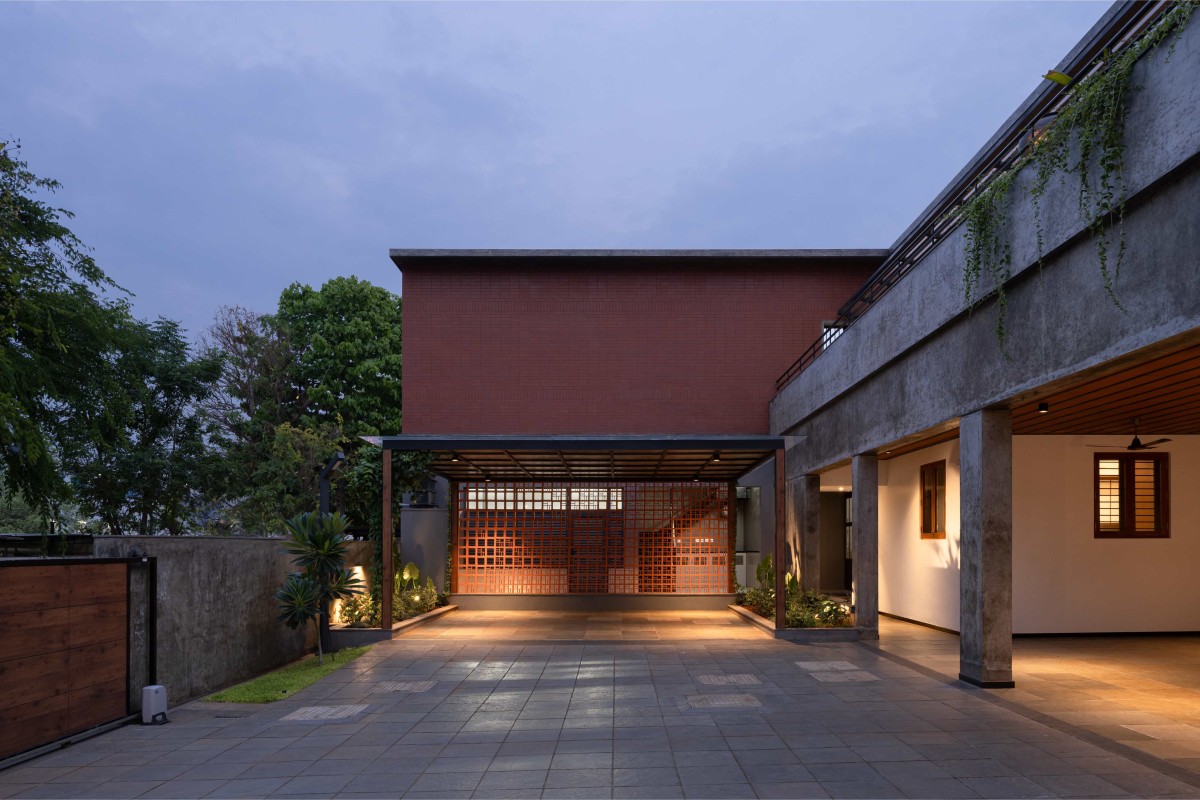 Entry Porch of Thamarai by EDOM Architecture