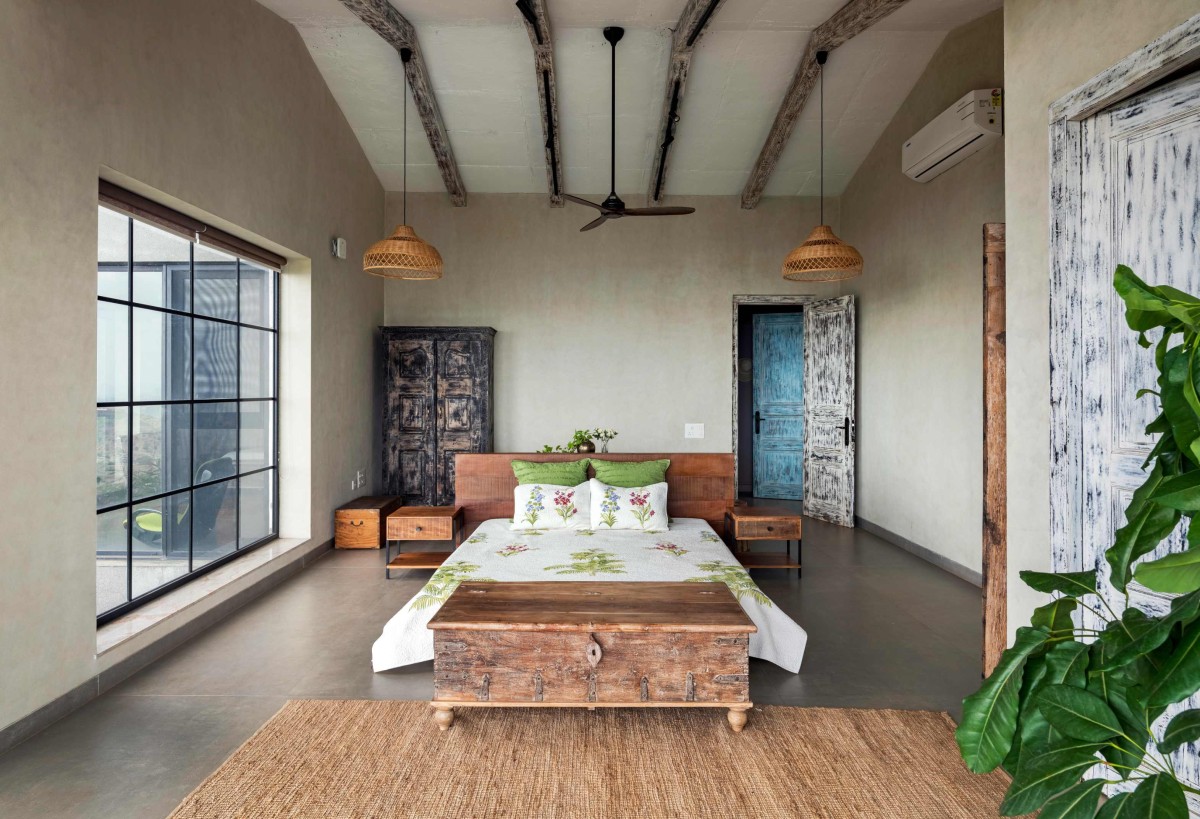 Bedroom of Graceful Abodes by Roheena Nagpal Design Studio