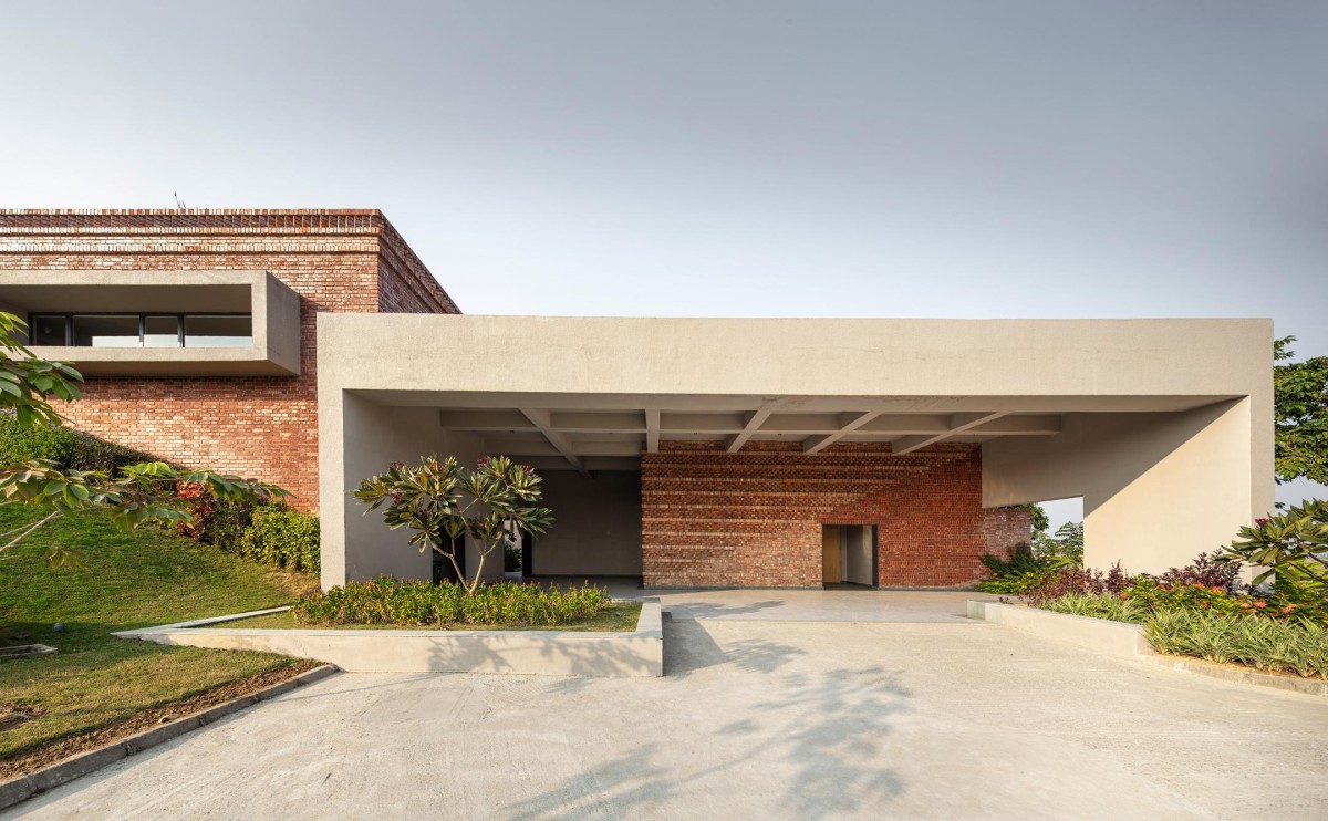 Exterior view of Bandhan Residential School of Business by Abin Design Studio