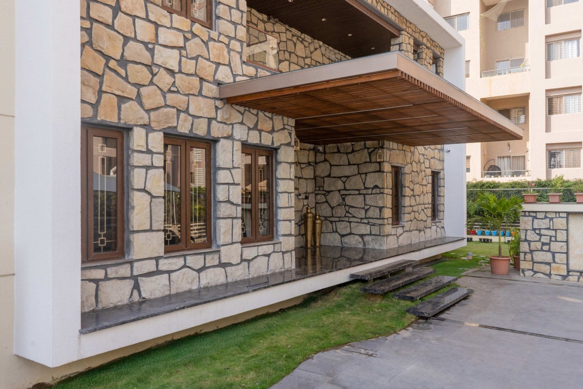 Entrance Porch of Framing the 'STONE' by Ar. Tushar Bhambare & Associates