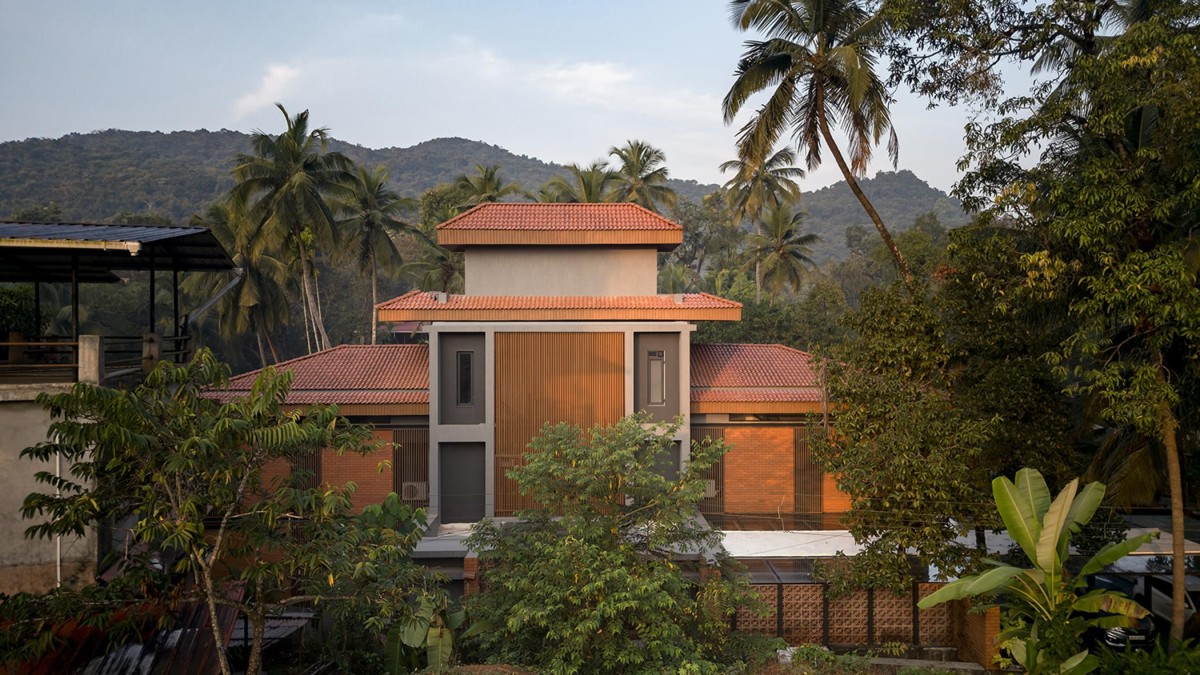 Exterior view of Sawantwadi House by Studio Massing