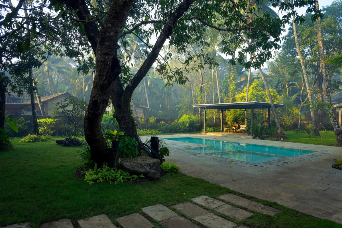 Swimming pool view of Sawantwadi House by Studio Massing