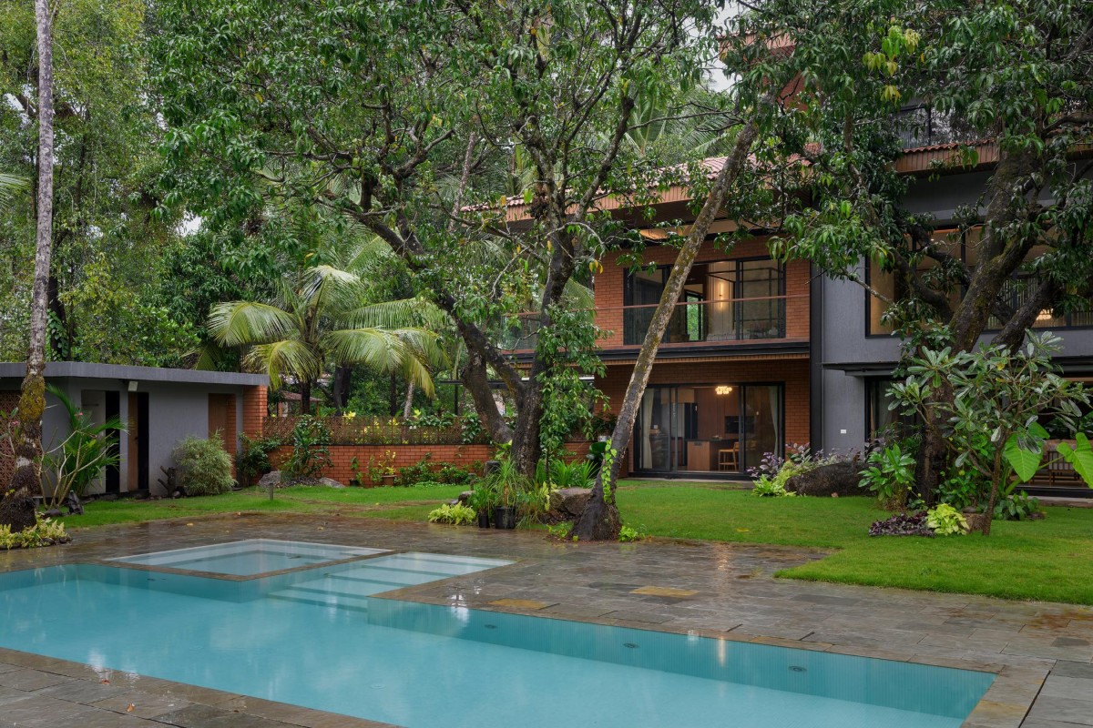 Pool view of Sawantwadi House by Studio Massing