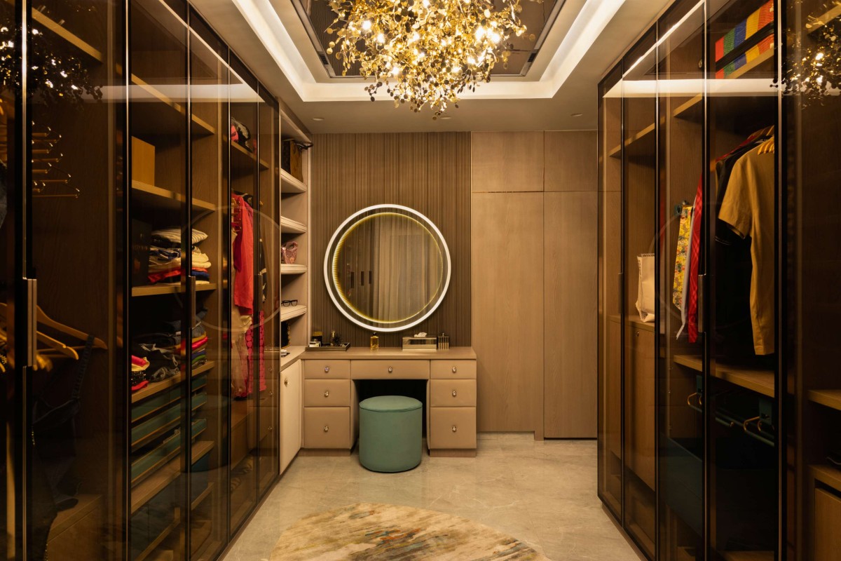 Walk in wardrobe of Luxe Layers by MN Architecture & Interiors