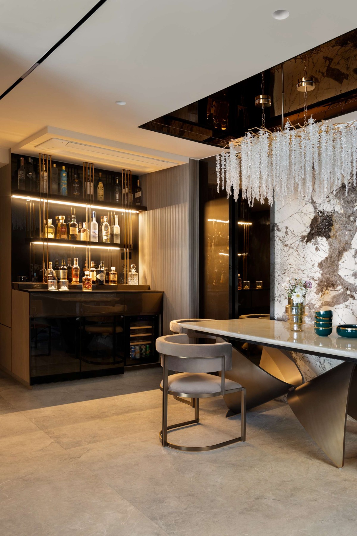 Bar Counter of Luxe Layers by MN Architecture & Interiors