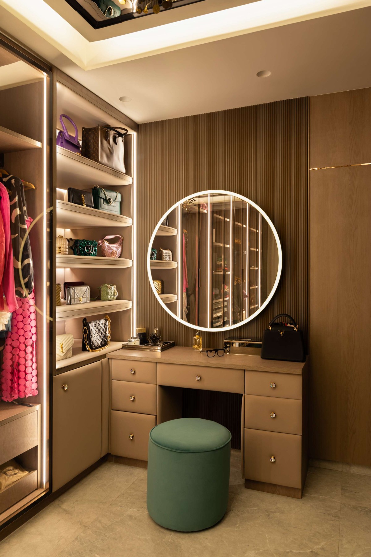 Walk in wardrobe of Luxe Layers by MN Architecture & Interiors