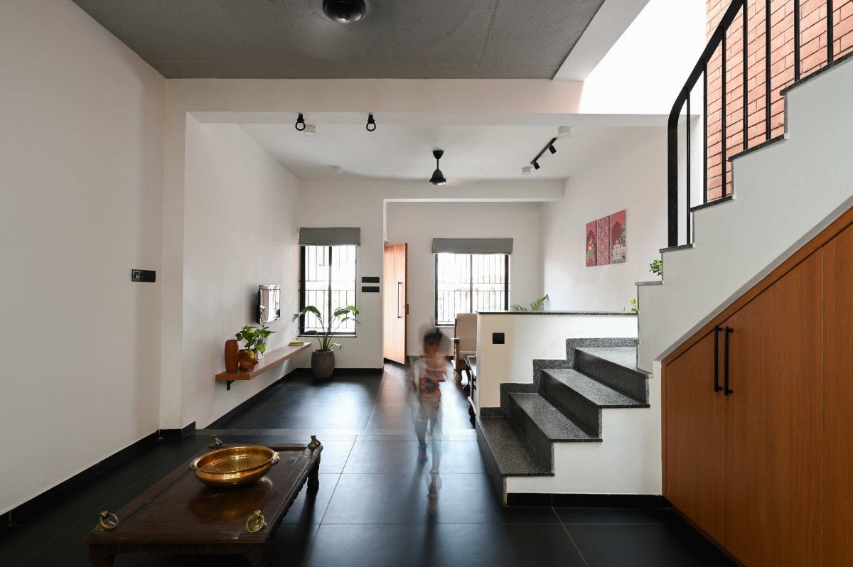Dining area of 13X70 House by Studio ZERO.1