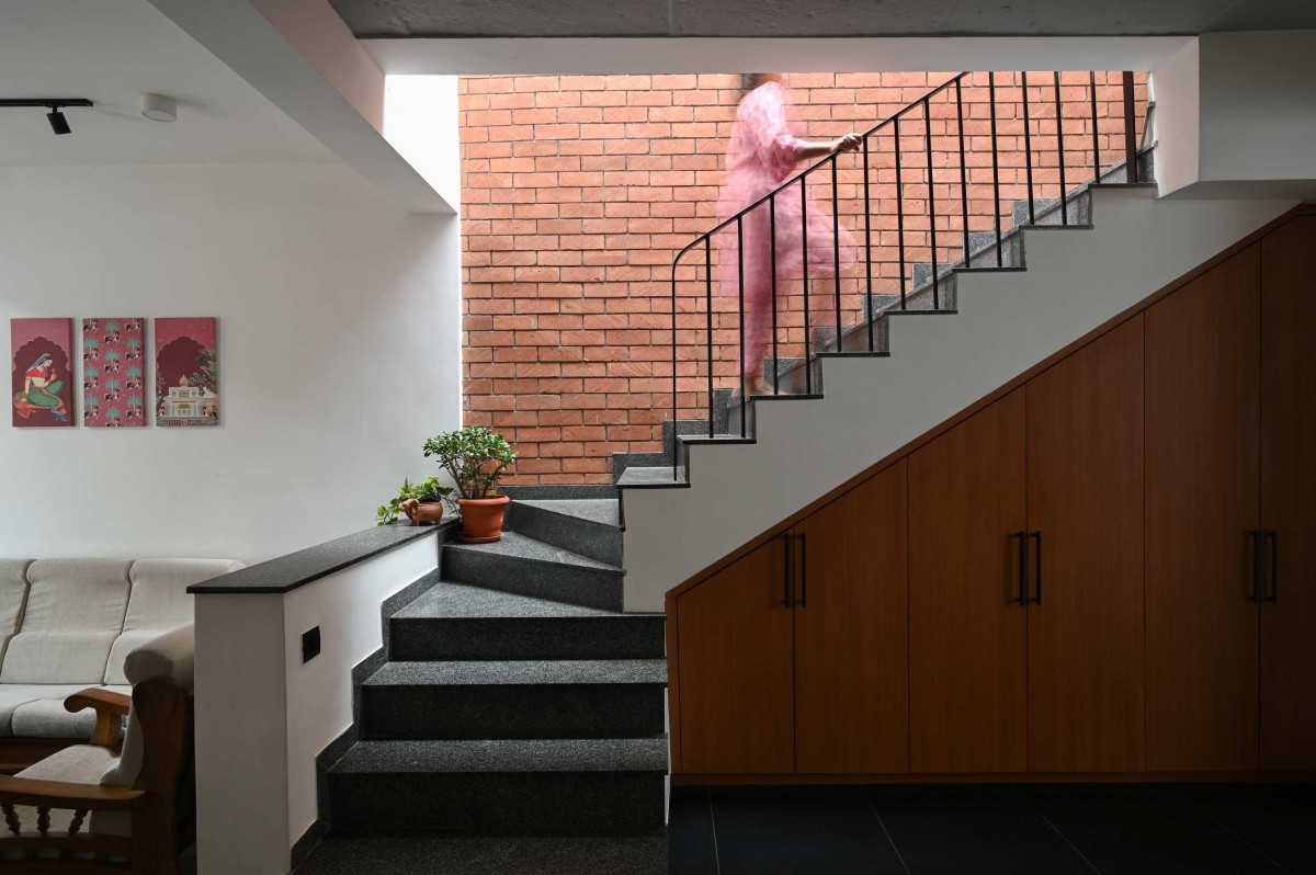 Staircase of 13X70 House by Studio ZERO.1