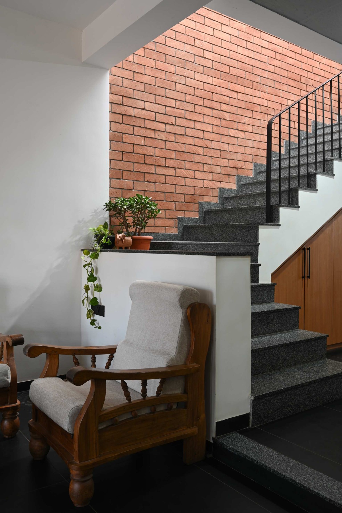 Staircase of 13X70 House by Studio ZERO.1