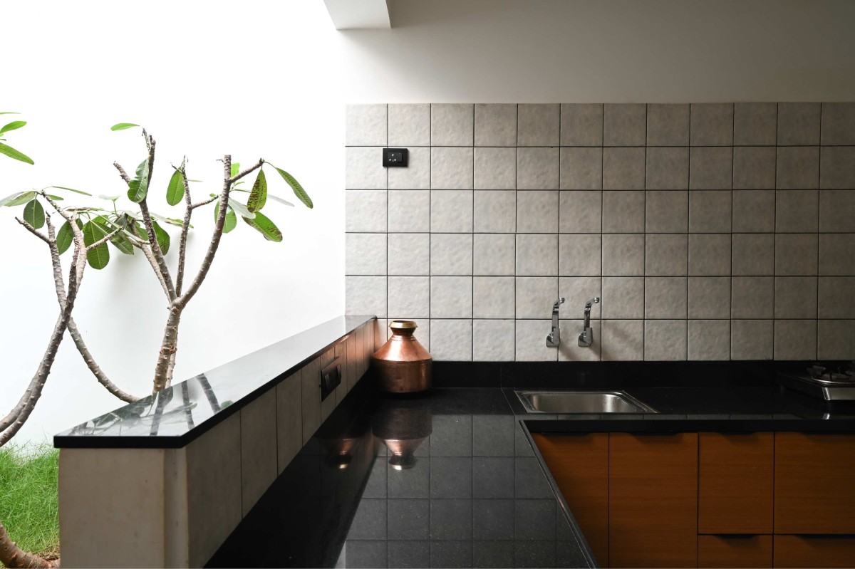 Kitchen of 13X70 House by Studio ZERO.1