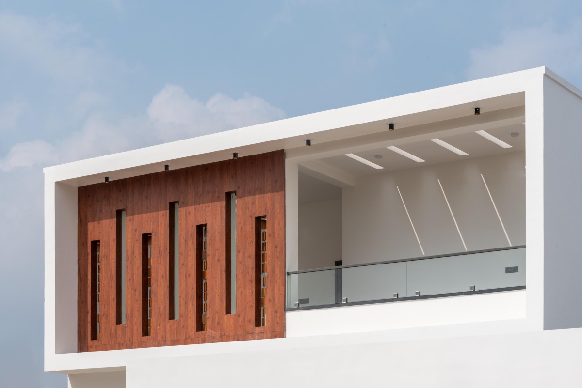 Balcony of The Nest by OSKP Shelter Design
