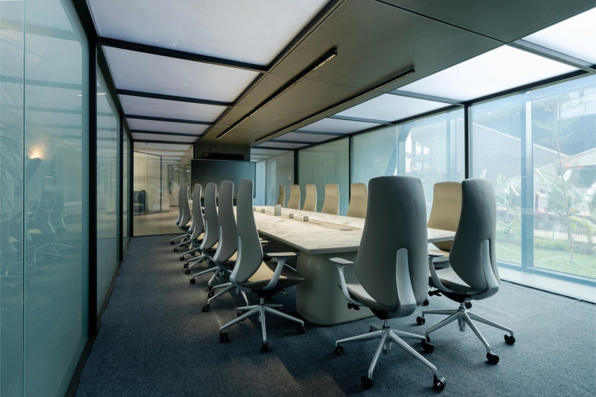 Conference Room of Amethyst by Curved Dimension
