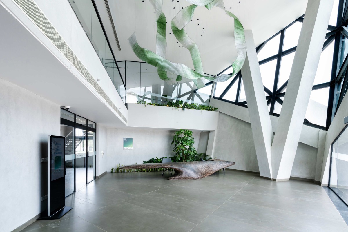 Double Height Reception Area of Amethyst by Curved Dimension