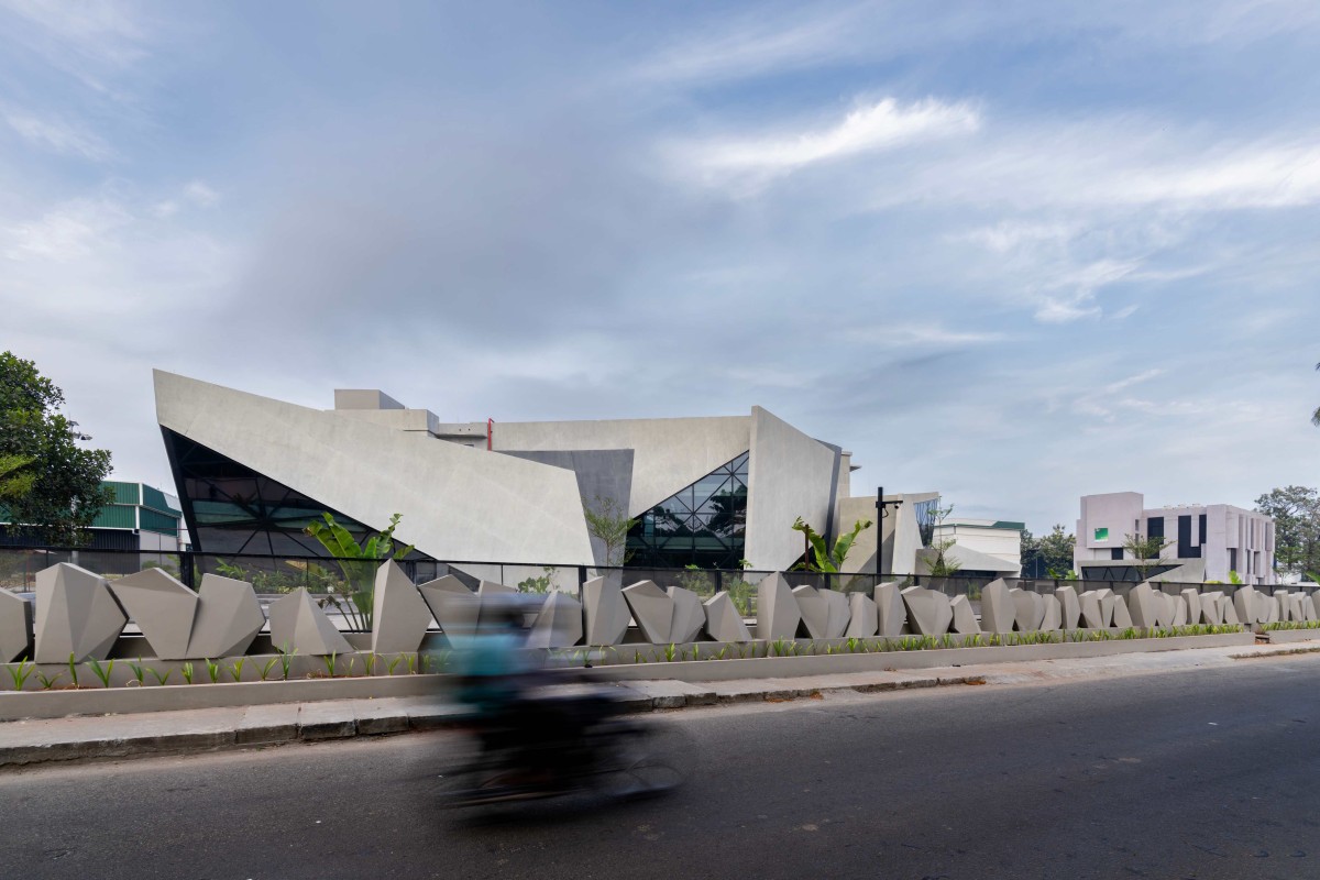 Exterior view of Amethyst by Curved Dimension