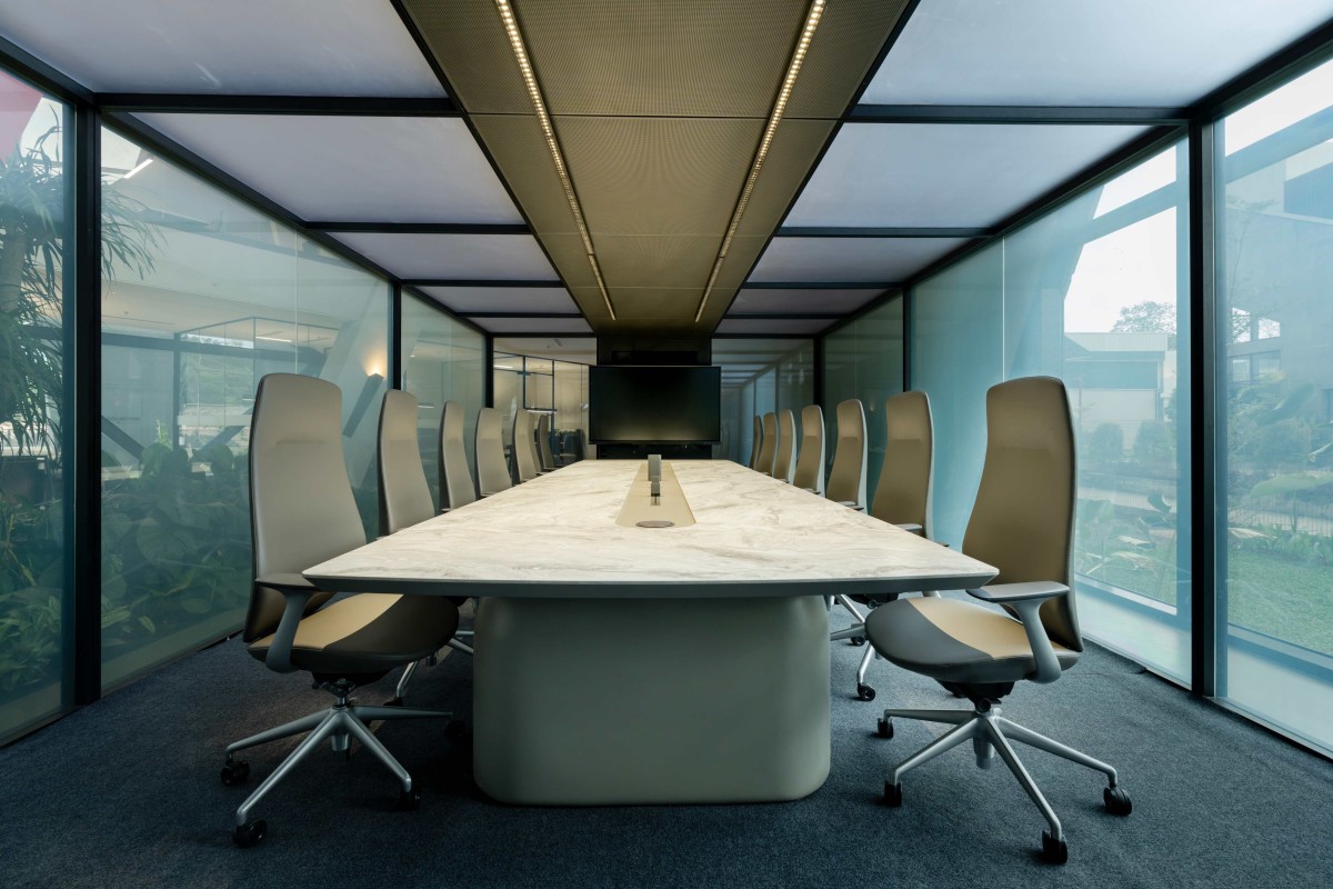 Conference Room of Amethyst by Curved Dimension