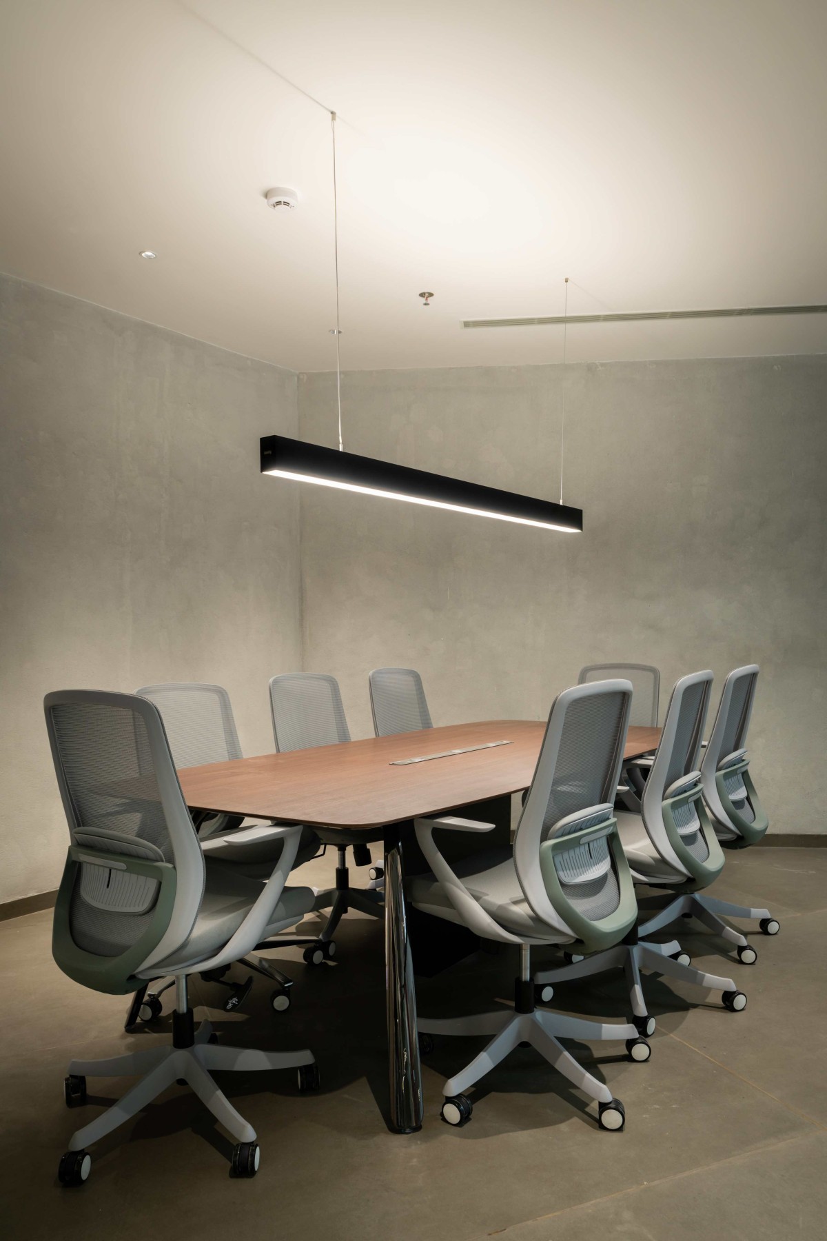 Meeting room of Amethyst by Curved Dimension