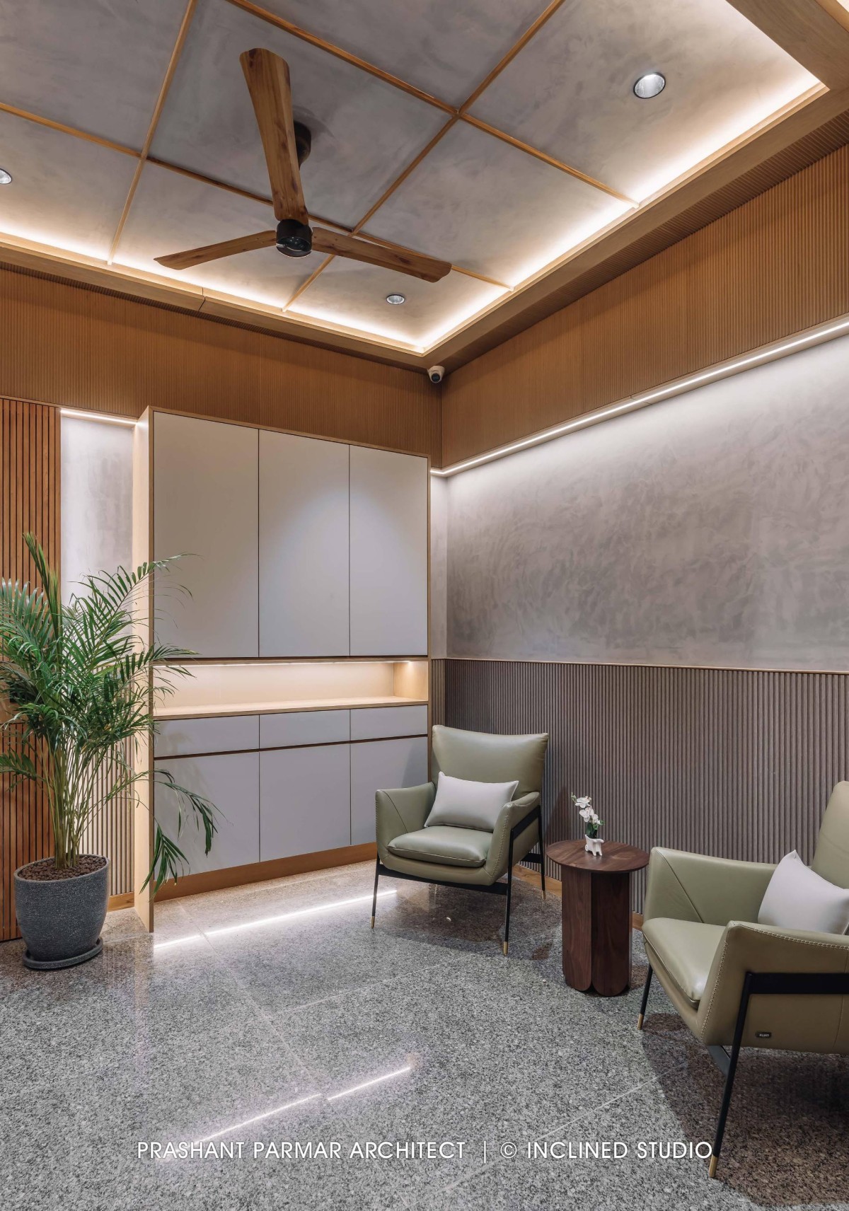 Vestibule of 4BHK Timeless Interiors at Skara Divyam by Prashant Parmar Architect