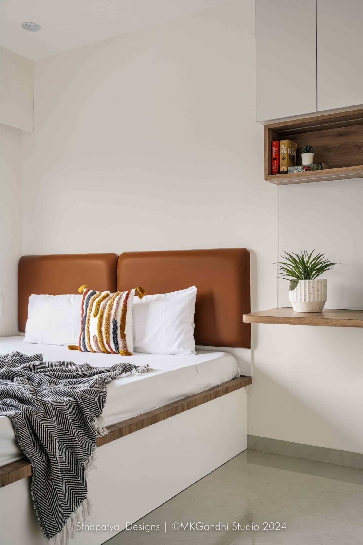 Guest Bedroom of Vrundavan at Shivalik Sharda Harmony by Sthapatya Designs