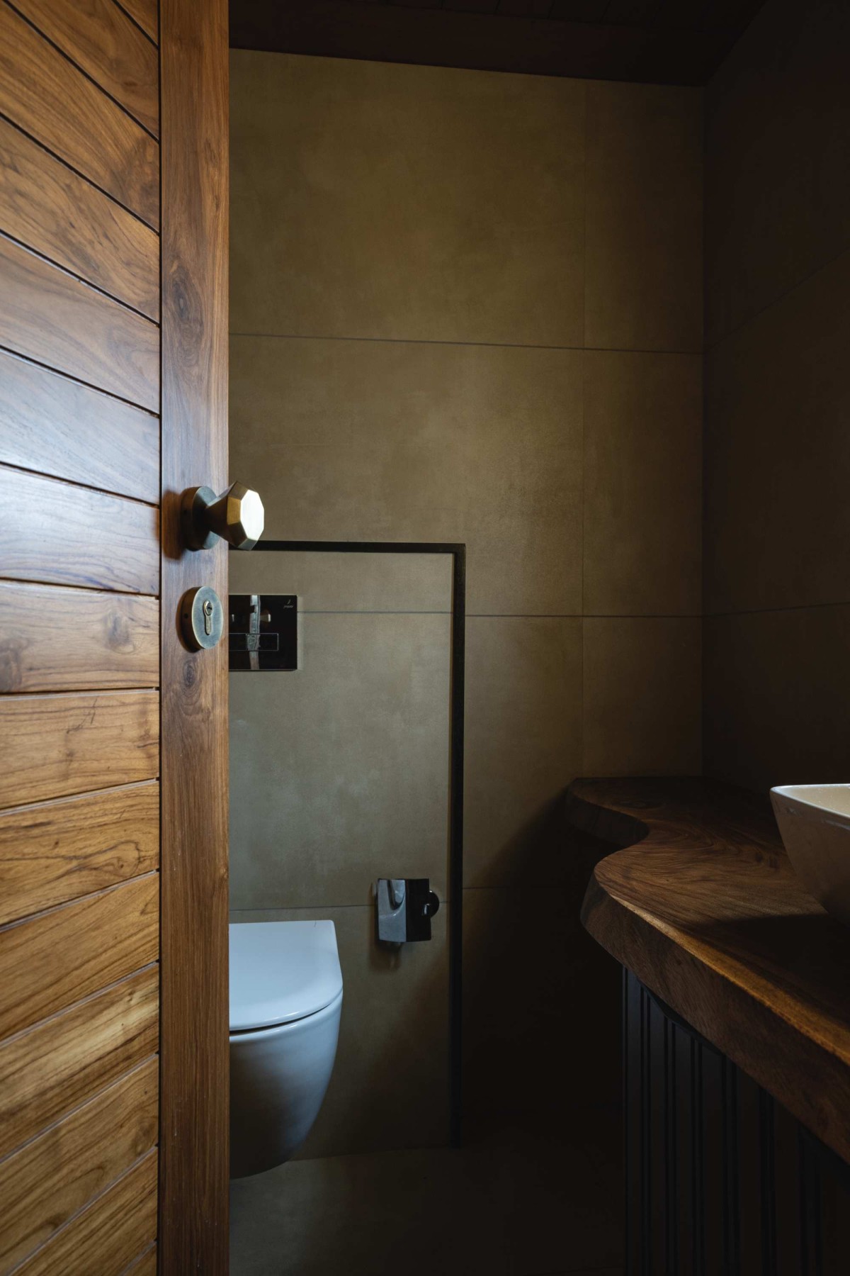 Toilet of Swasti by Deearth Architects