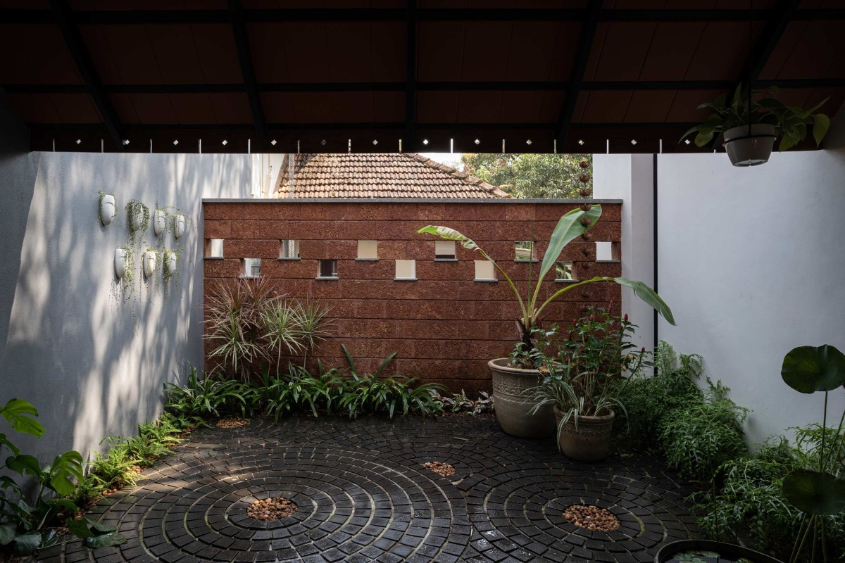 Courtyard of Swasti by Deearth Architects