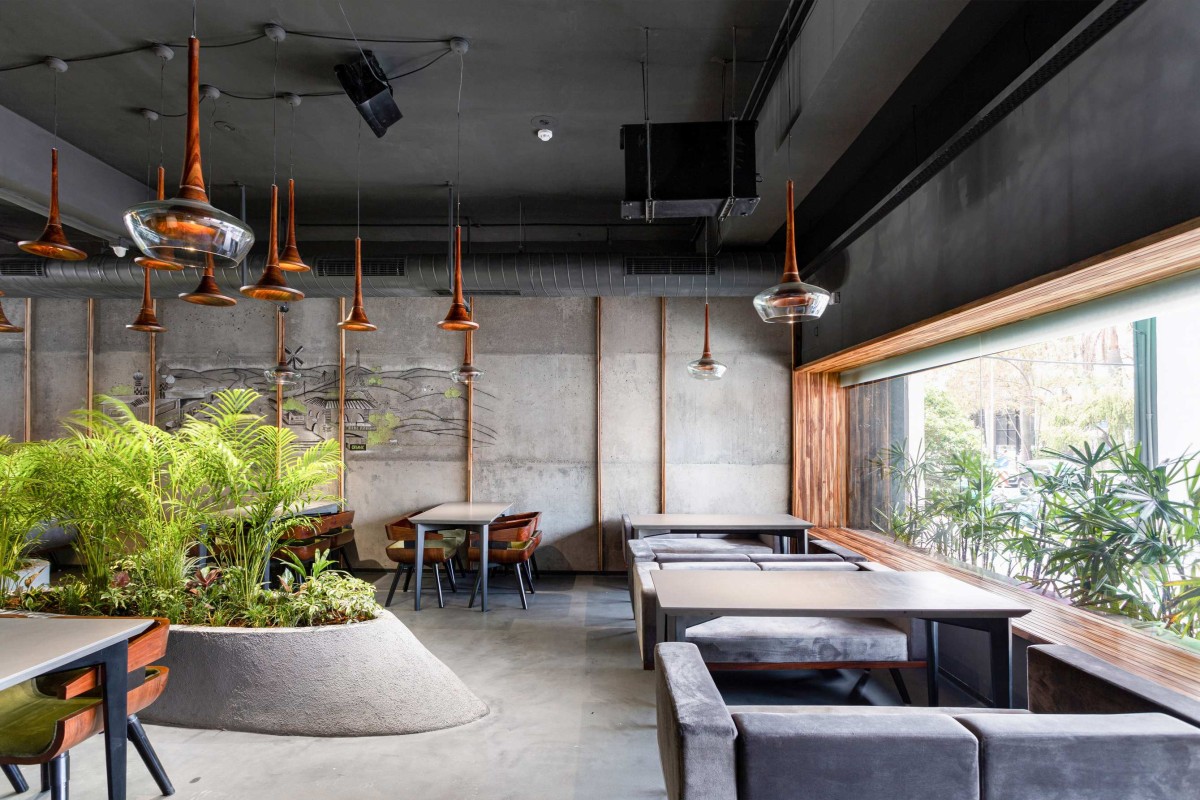 Indoor dininig of Aja by Arch.Lab