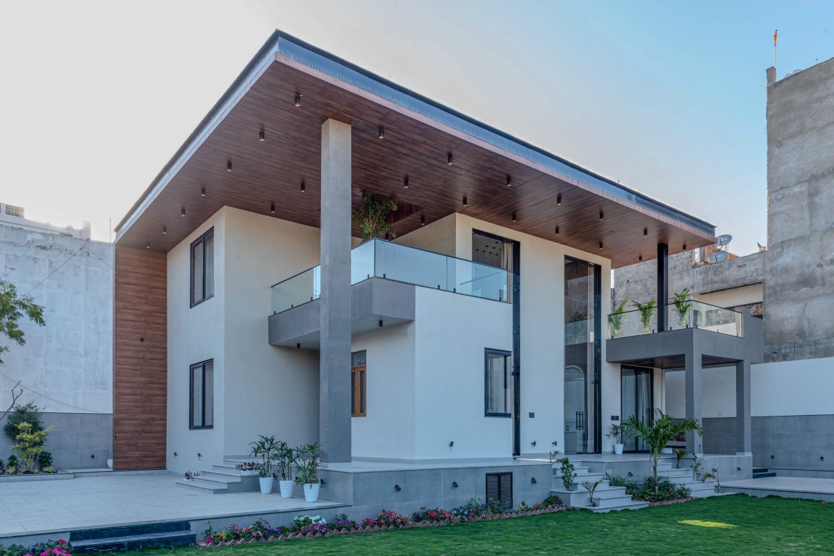Exterior view of The Lightwell Farmhouse by Studio Symposium