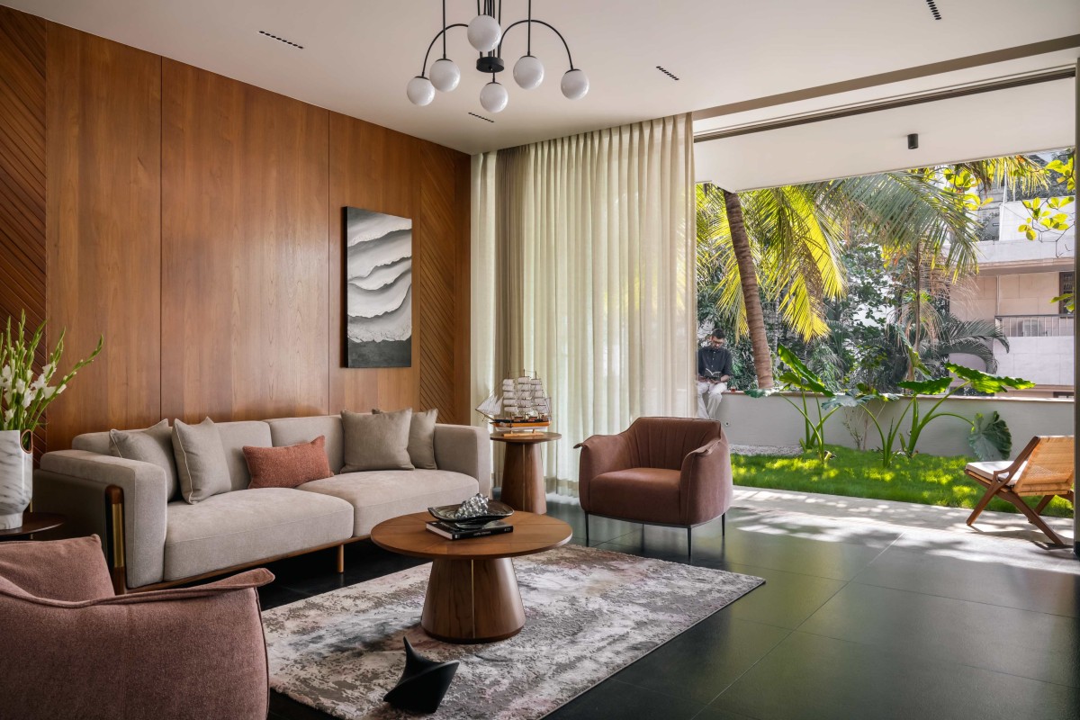 Formal living room of Prakashalay by Associated Architects (i) Pvt. Ltd.