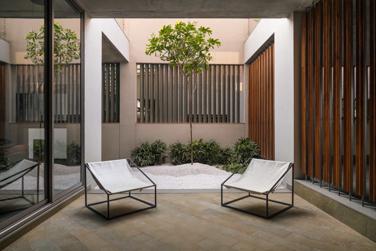 Courtyard of Prakashalay by Associated Architects (i) Pvt. Ltd.